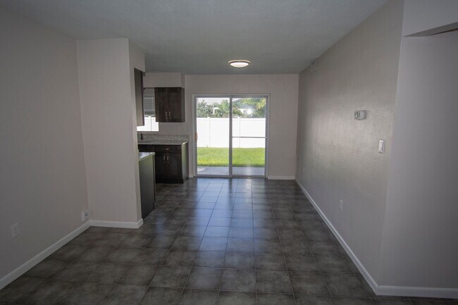 Building Photo - Charming 2/1 duplex with carport near Mills/50