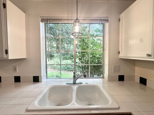 Building Photo - Prime Gig Harbor Location – Modern 2-Bedro...