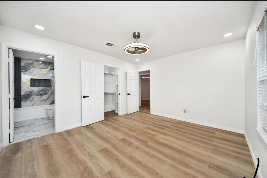 Building Photo - 15719 Baytree Dr