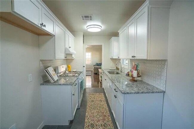 Building Photo - 3044 NW 45th St