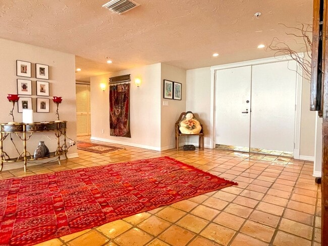 Building Photo - Sarasota Bay Penthouse