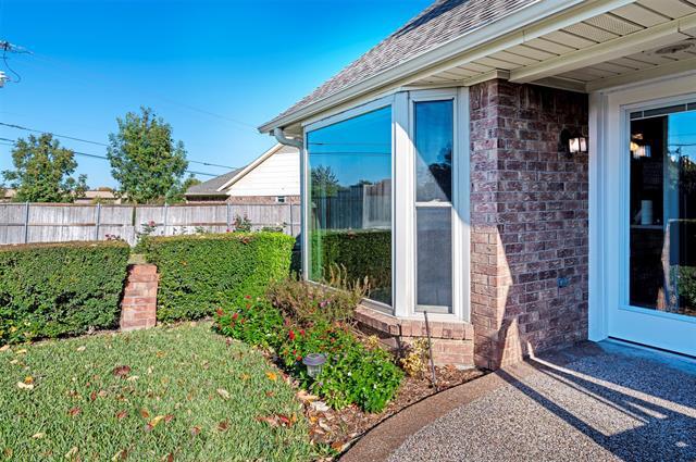 Building Photo - 2944 Knollwood Dr