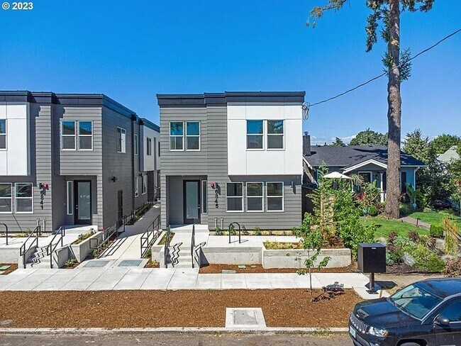 Interior Photo - Montana Ave 6 Plex