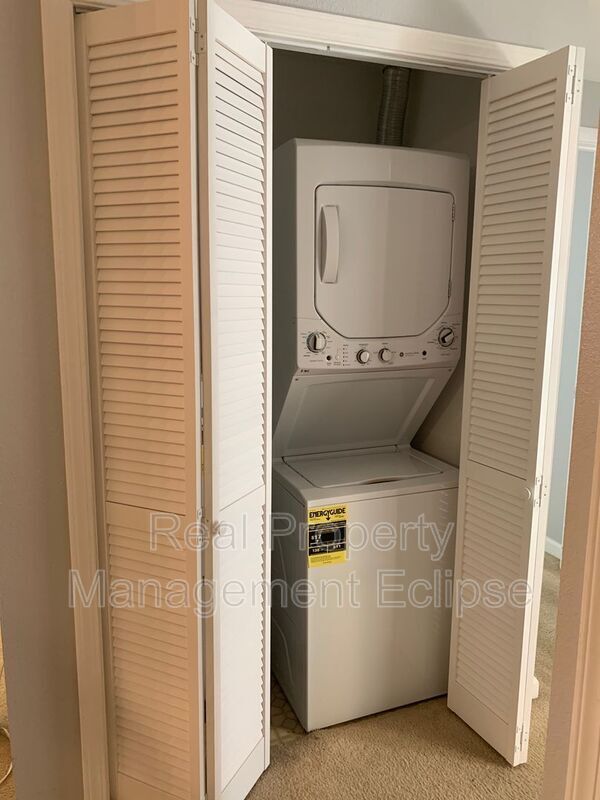 Building Photo - 700 Front St S