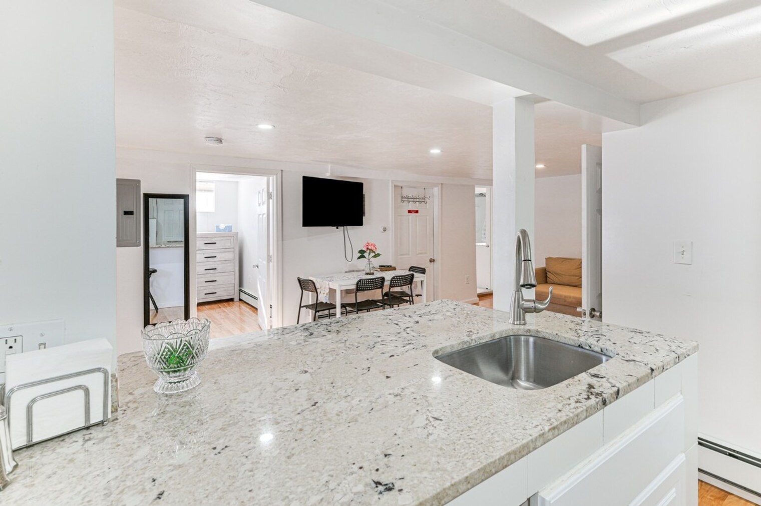 Building Photo - 815 Donata Rd