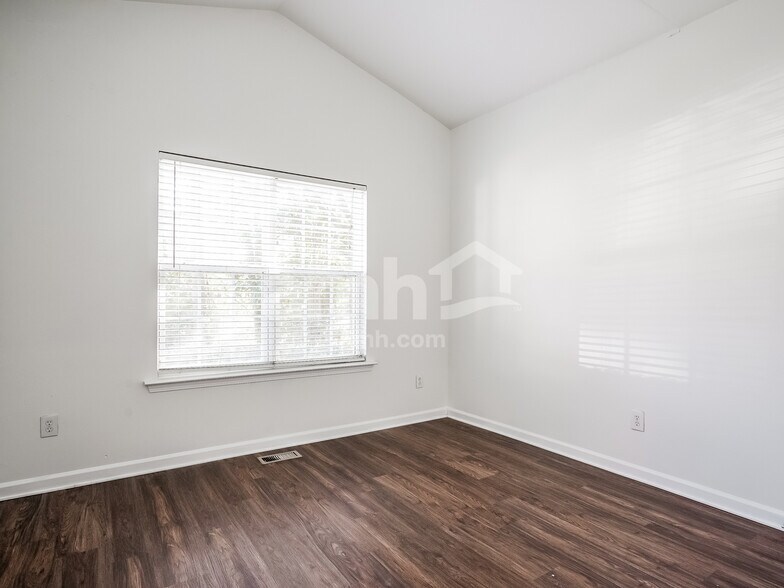 Building Photo - 5300 Logos Ct
