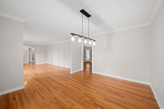 Building Photo - Spacious 4BR (or 3BR + Bonus) with 2 Living Rooms, Screened Porch & 4-Car Garage