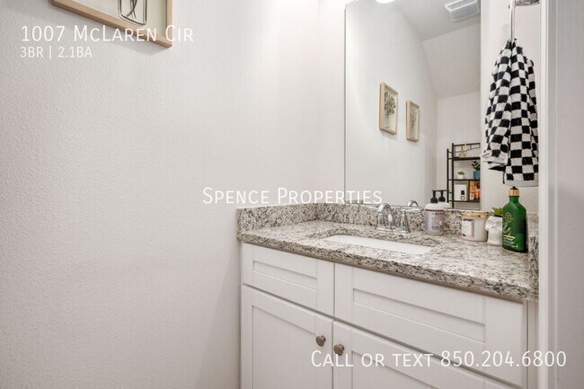 Building Photo - 1007 McLaren Cir