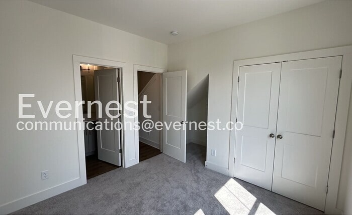 Building Photo - 724 Belletrace Cir