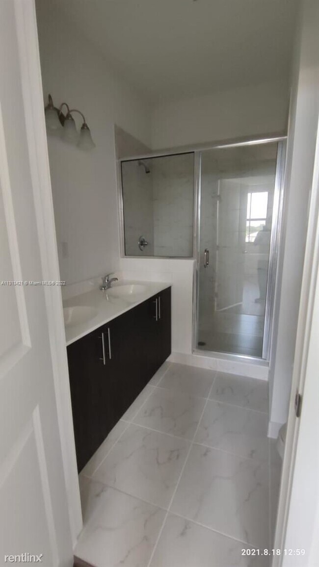 Building Photo - 2 br, 2.5 bath Condo - Century Park South ...