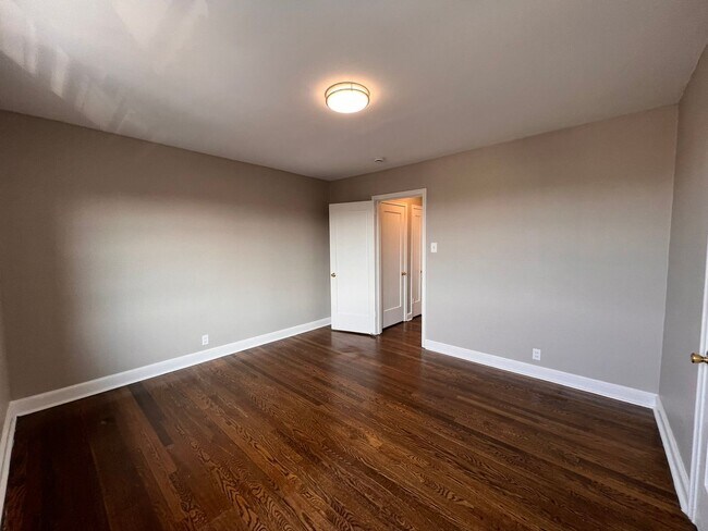 Building Photo - Modernized 1 br, heat included - Oct 14 mo...