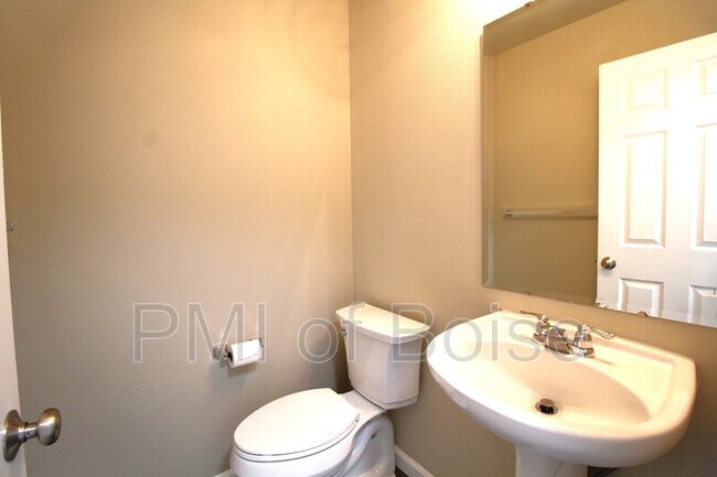 Building Photo - 639 E Willowbrook Dr