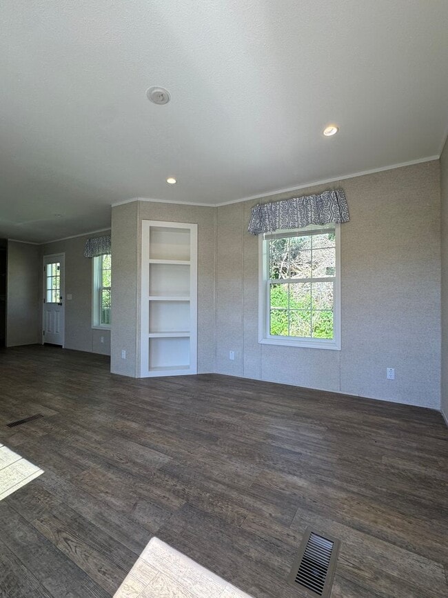 Building Photo - 465 Royal Manor Rd