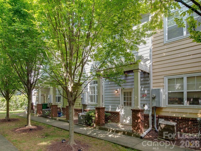 Building Photo - 1571 Pecan Ave