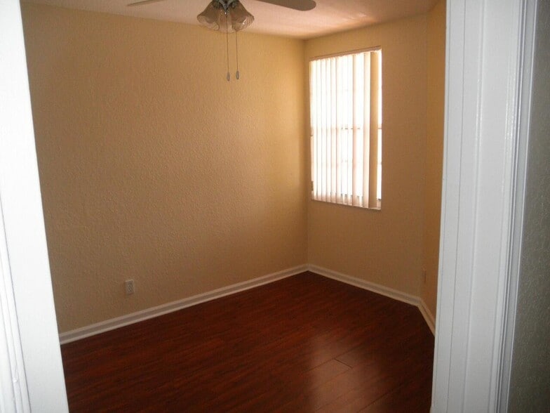Building Photo - 876 Summit Lake Dr