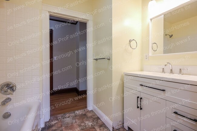 Building Photo - 5934 N Missouri Ave