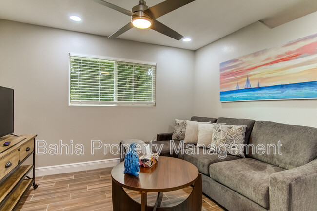 Building Photo - 318 Deer Cove Ln