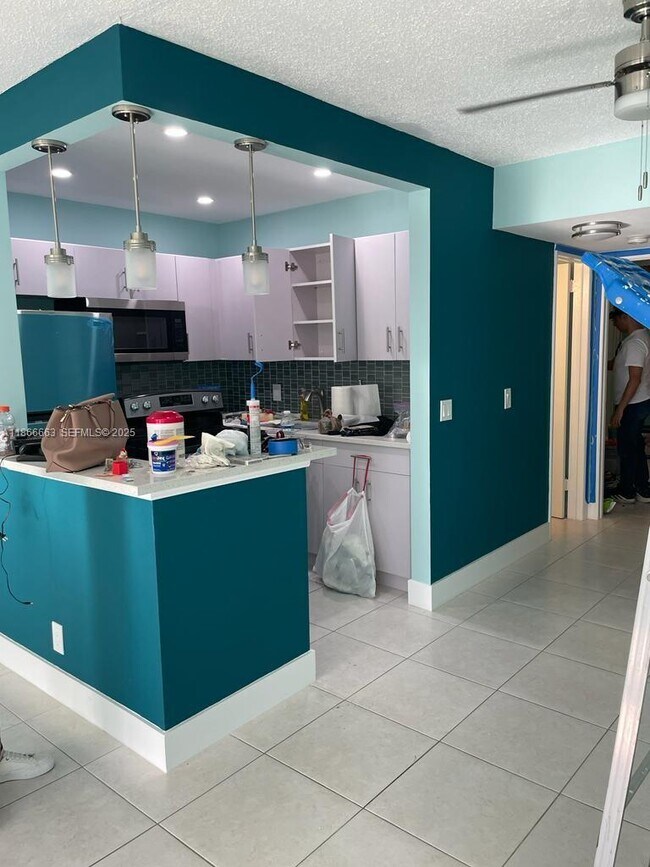 Building Photo - 202 Canterbury I