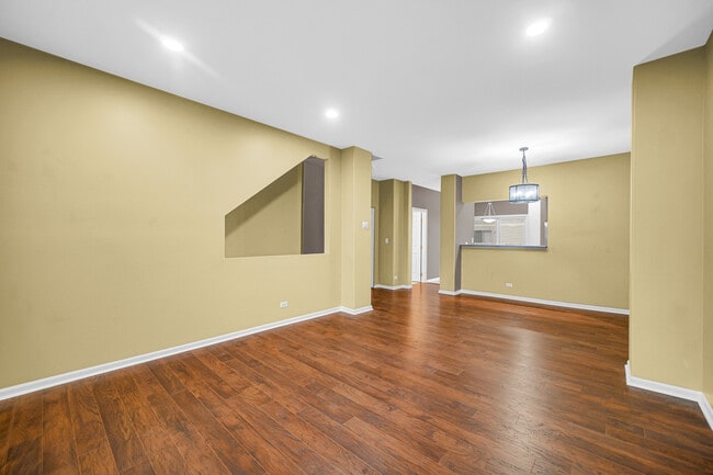 Building Photo - 3473 Ravinia Cir