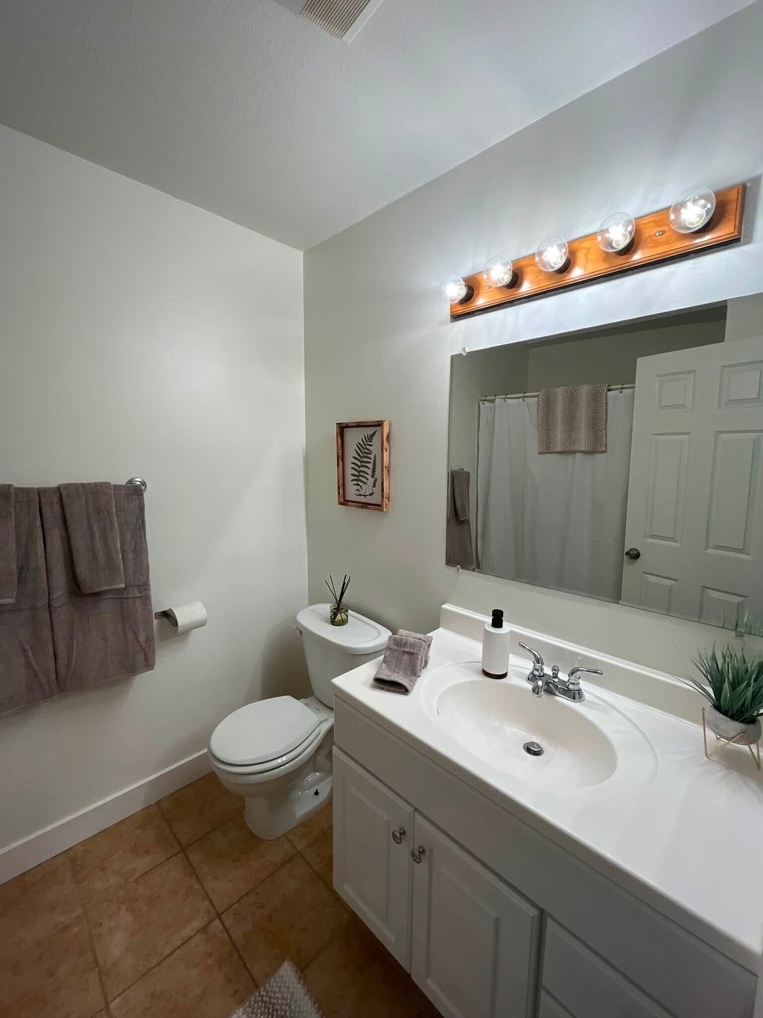 Building Photo - 6 Oak Crest Ct