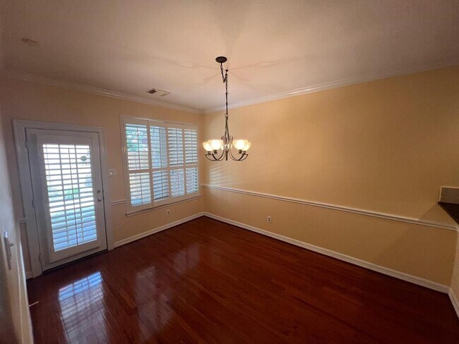 Building Photo - 1155 Enclave Square E