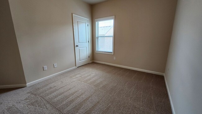 Building Photo - Modern Corner-Lot Townhome in Berkeley Vil...