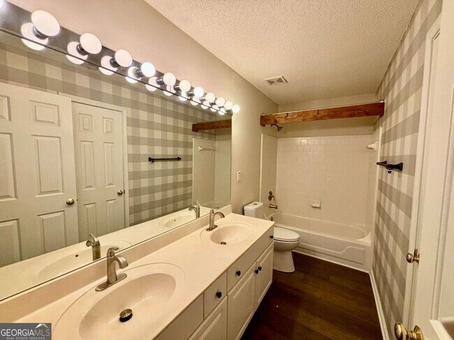 Building Photo - 10920 Glenbarr Dr