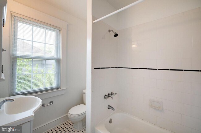 Building Photo - 4209 Ellicott St NW
