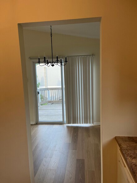 Building Photo - 44 Suncrest Dr