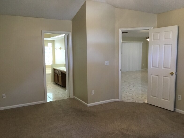 Building Photo - 1773 Chandelier Cir E