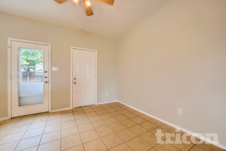 Building Photo - 103 Hollow Tree Dr