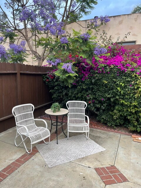 Building Photo - 743 Daisy Ave