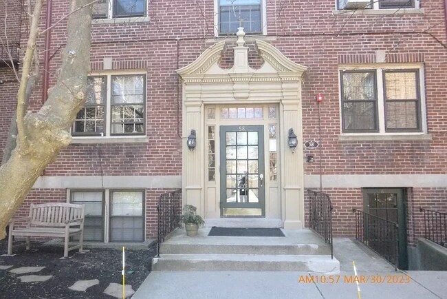 Building Photo - 58 Elm St