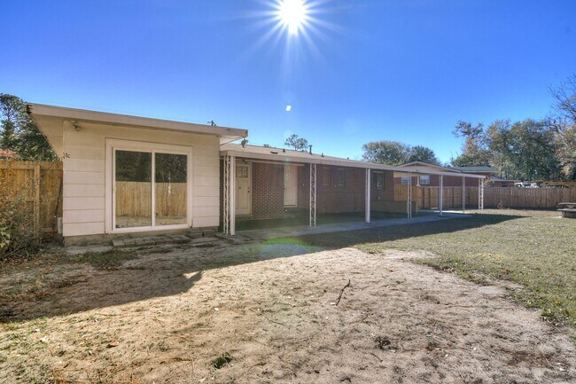 Building Photo - 4 Bedroom 1.5 Bathroom Home in Augusta
