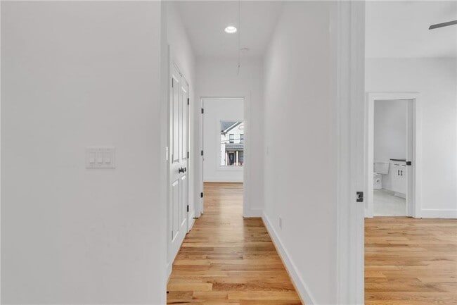 Building Photo - 976 Dunning St SE