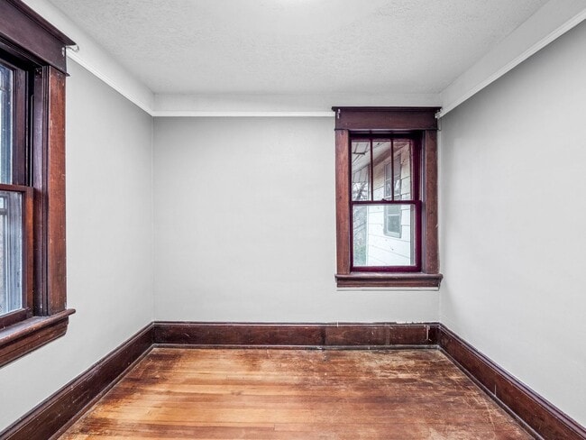 Building Photo - 524 Riverland Rd SE