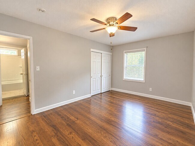 Building Photo - 516 Alcove Ave