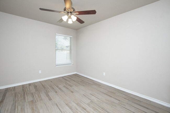 Building Photo - 2551 Leroy Ln