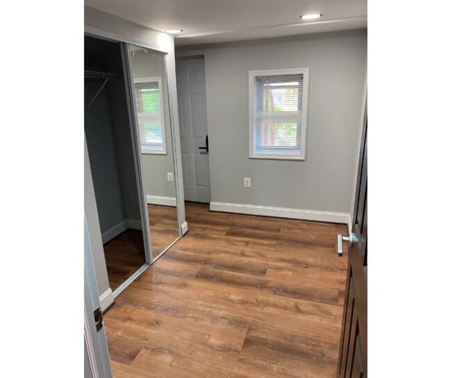 Building Photo - 1211 Poplar Grove St