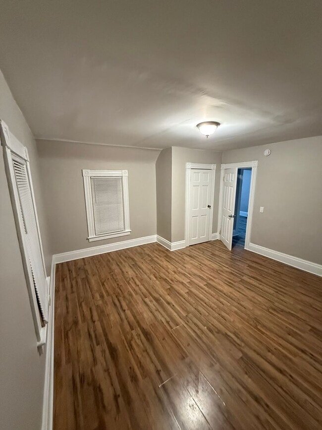 Building Photo - 11 Hallenbeck Ave