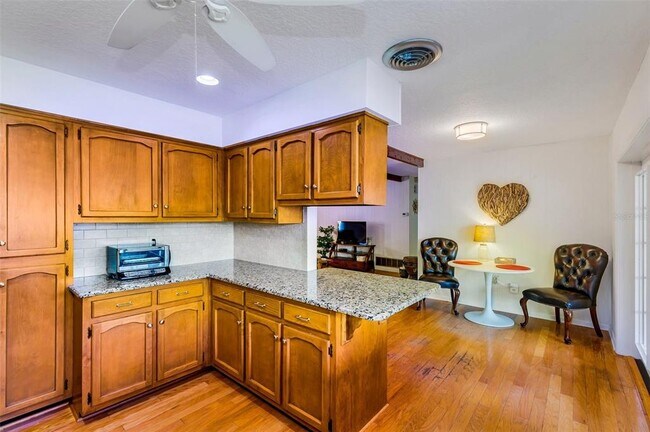 Building Photo - 2490 Lauder Dr