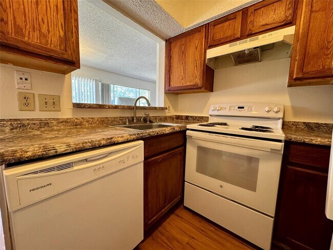 Building Photo - 8905 Parkfield Dr