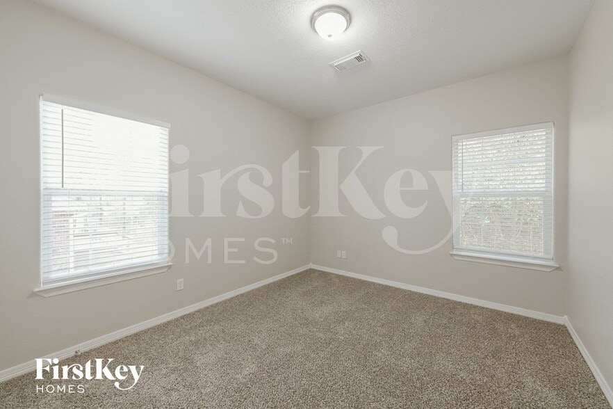 Building Photo - 295 Cypress Dr