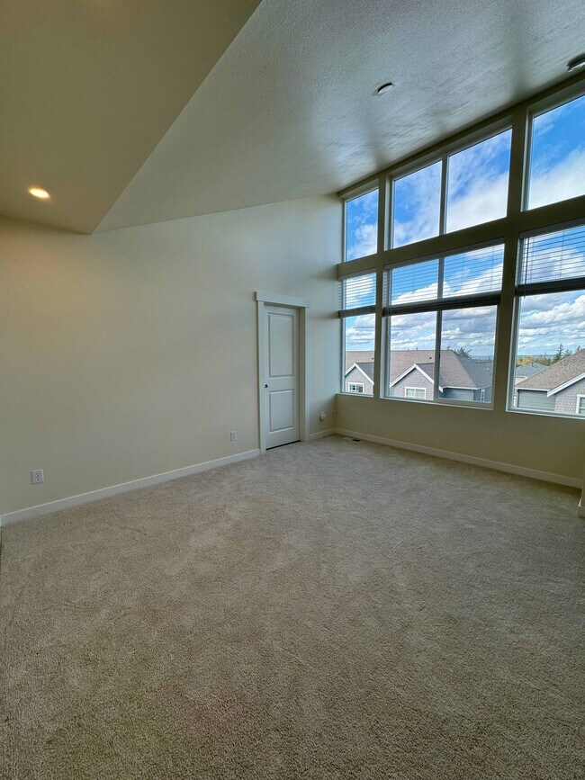 Building Photo - 2455 NE Park Dr