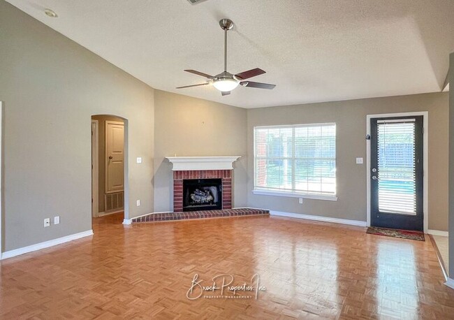 Building Photo - 2634 Southern Oaks Dr