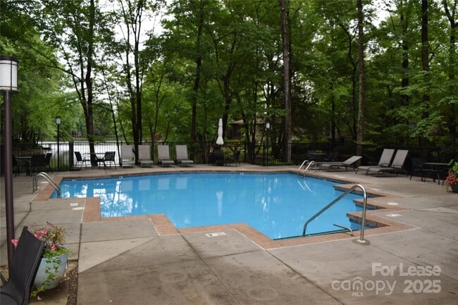Building Photo - 449 Windward Dr
