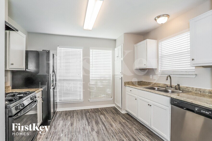 Building Photo - 7610 San Benito Dr