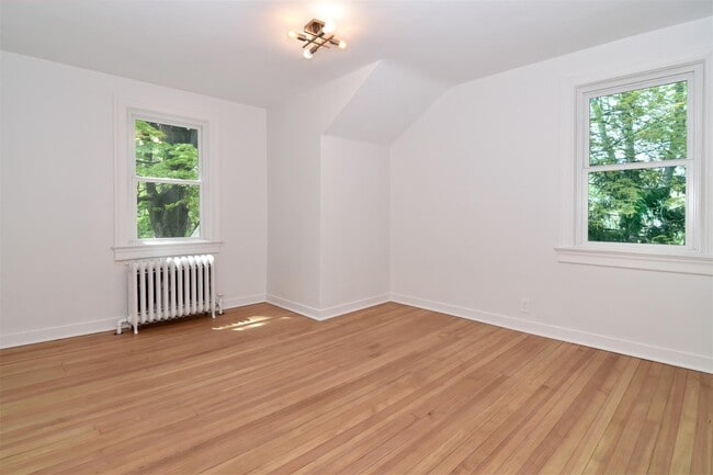 Building Photo - 120 Scarsdale Rd