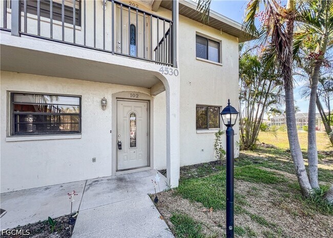 Building Photo - 4530 SW 10th Ave