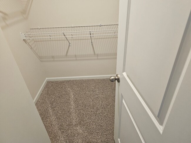 Building Photo - Like-New townhome in Concord